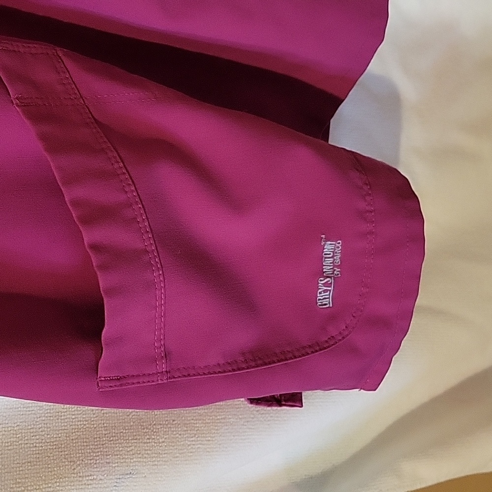 Grey's anatomy scrub top pink - Picture 2 of 4